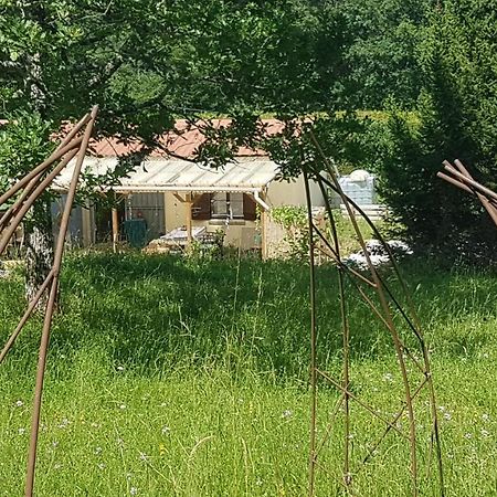 Lovely 2-Bed Shepherds Hut In A Forest Sougeres-en-Puisaye Экстерьер фото