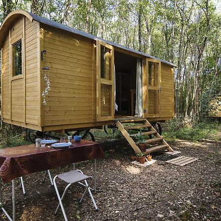 Lovely 2-Bed Shepherds Hut In A Forest Sougeres-en-Puisaye Экстерьер фото