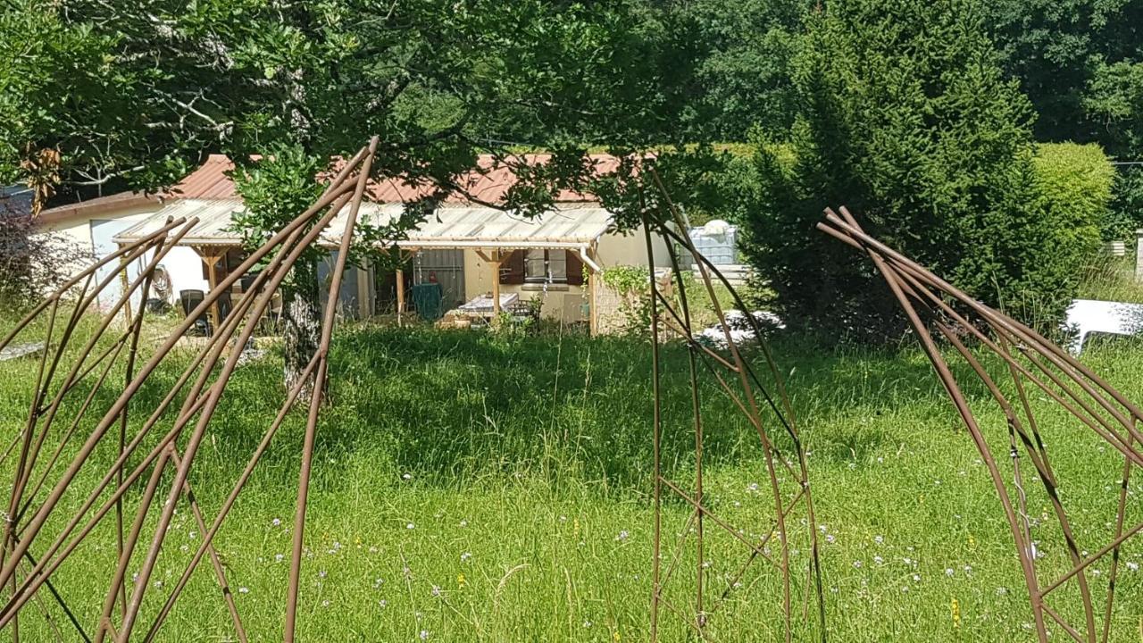 Lovely 2-Bed Shepherds Hut In A Forest Sougeres-en-Puisaye Экстерьер фото