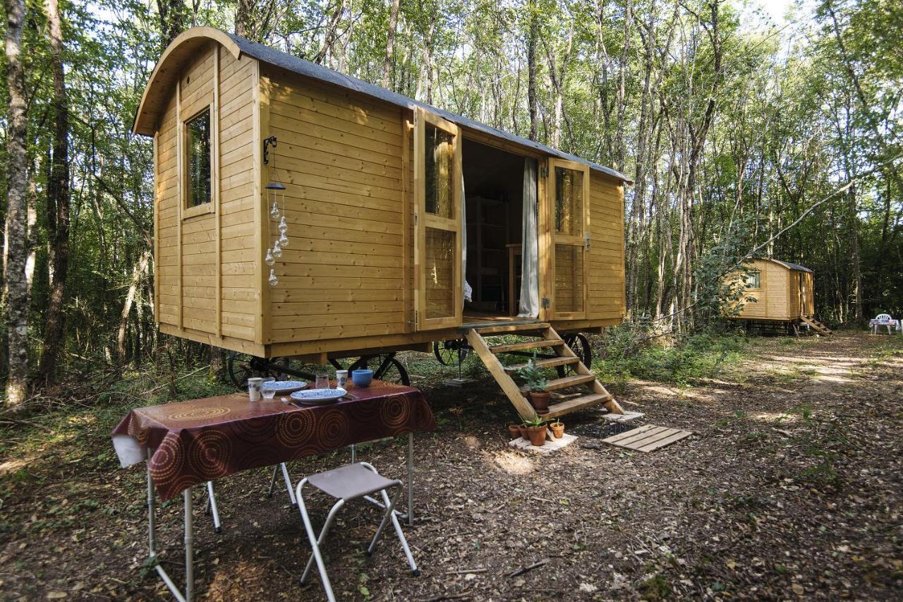Lovely 2-Bed Shepherds Hut In A Forest Sougeres-en-Puisaye Экстерьер фото